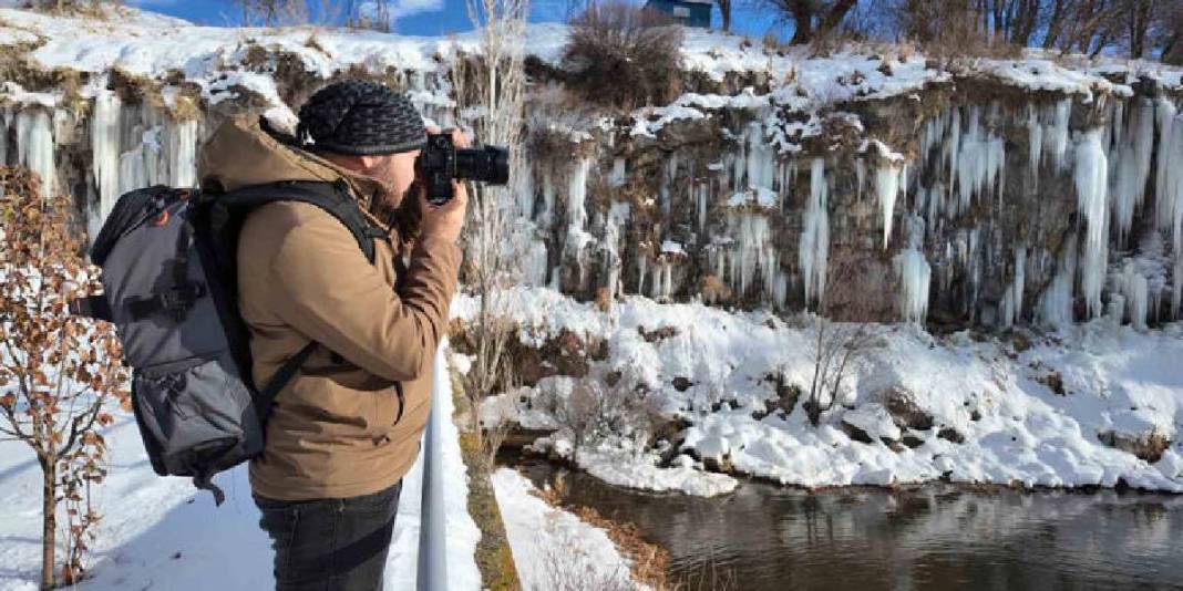 Karın kapattığı yollar açılınca herkes akın etti! Metrelerce buz sarkıtından görsel şölen: Kışın en büyüleyici manzarası 6
